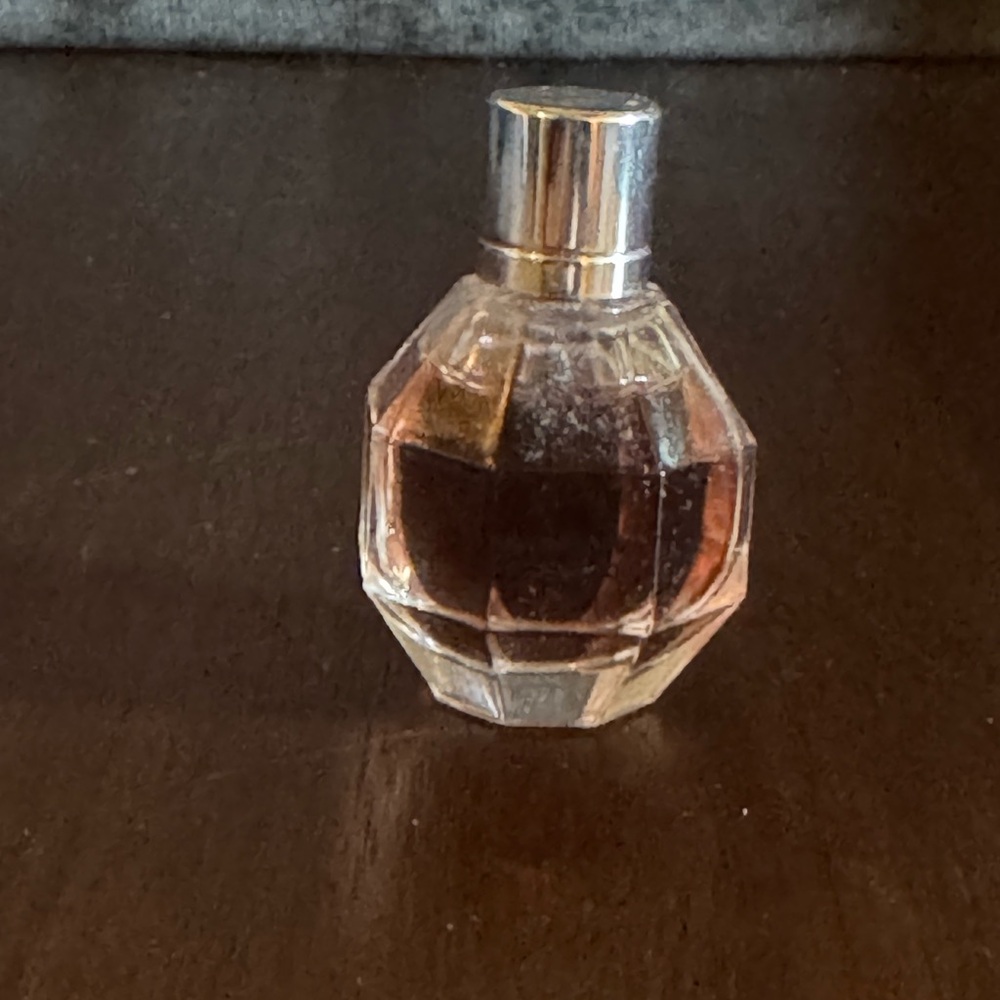 Flowerbomb Faceted Glass Perfume Bottle with Silver Cap - Picture 3 of 3